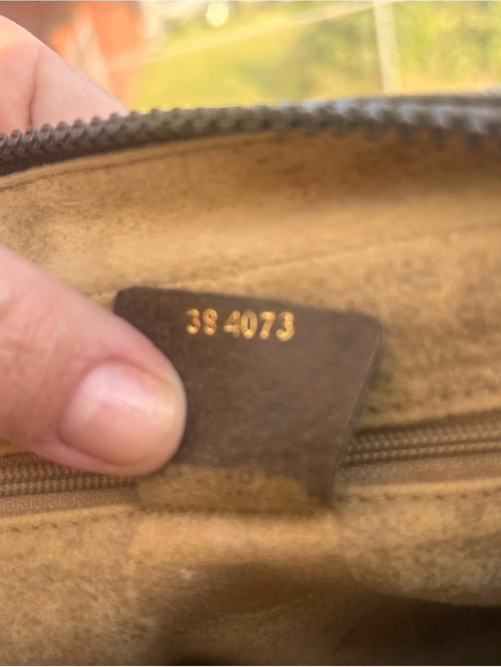 Gucci Brown Suede Interior Bag with Gold Logo Tab - Picture 3 of 10